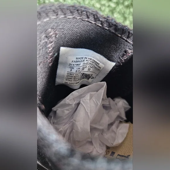 Converse Black Sneakers Classic Style - Picture 5 of 5